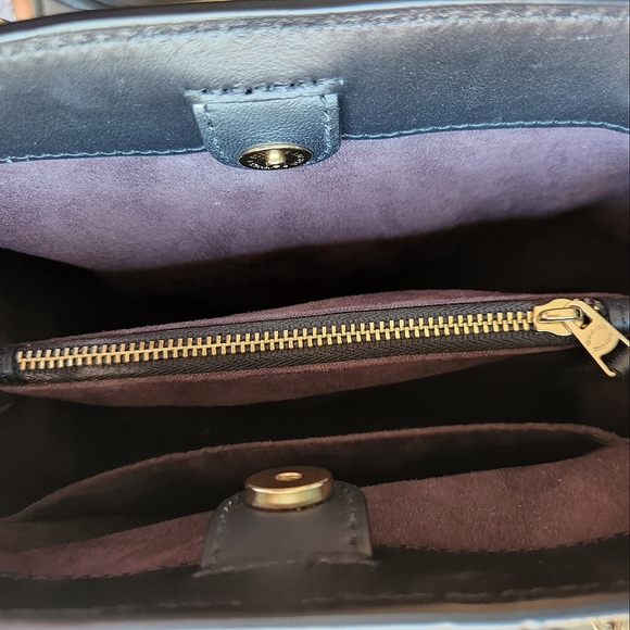 Coach Crossbody/Shoulder Debossed Sig Pat Lth MnTta - Picture 6 of 7